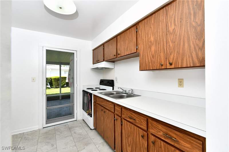 2 bedroom Attached at 26 Pinewood Blvd, Pinewood Condominium, Lehigh Acres — photo 3