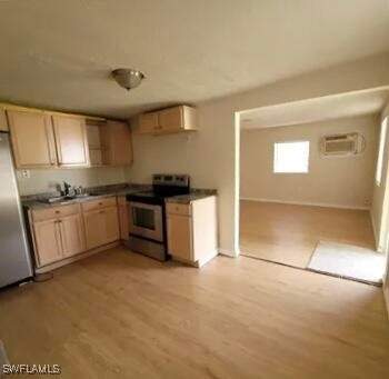 2 bedroom SingleFamilyResidence at 5640 4th Ave, Pine Manor, Fort Myers — photo 2