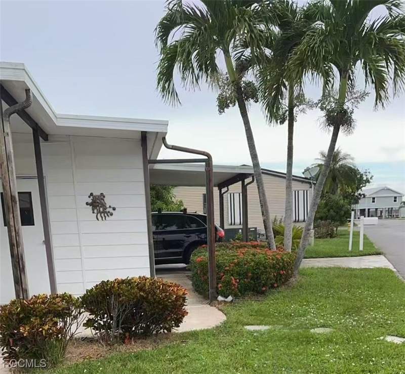 2 bedroom ManufacturedHome at 4920 Pinfish Ln, Pine Island Cove, St James City — photo 2