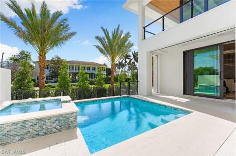 581 14th Ave S, Naples FL - photo 11 of 37