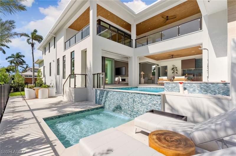 4 bedroom SingleFamilyResidence at 581 14th Ave S, Olde Naples, Naples — photo 4