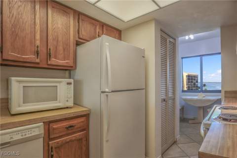 4265 Bay Beach Ln 524, Fort Myers Beach FL - photo 11 of 34
