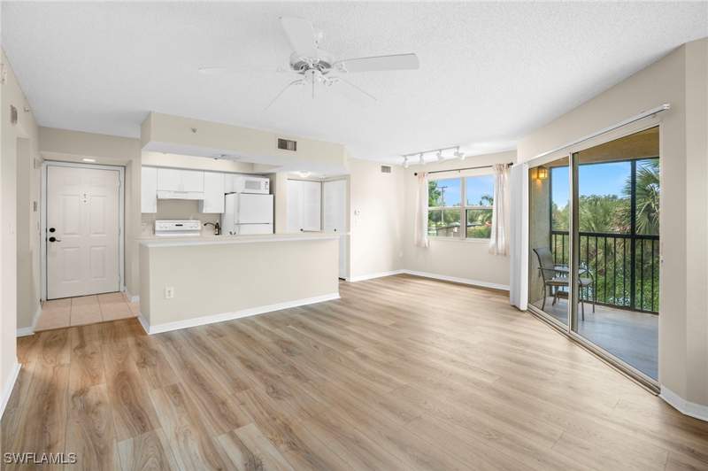 1 bedroom Condominium at 8851 Colonnades Ct W 128, San Mirage, Bonita Springs — photo 3