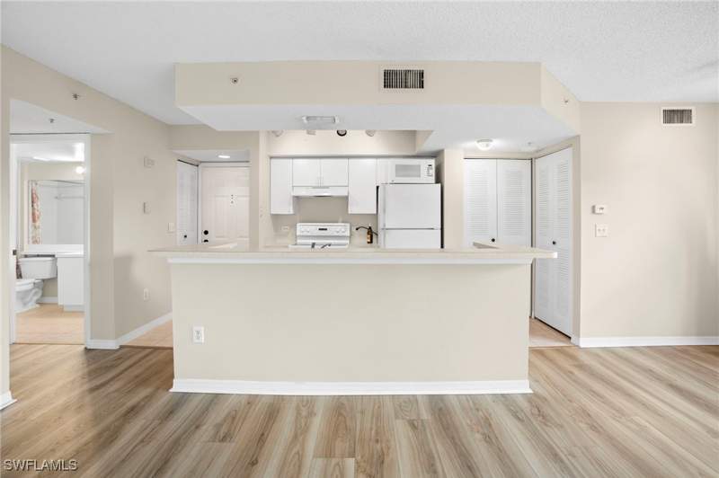1 bedroom Condominium at 8851 Colonnades Ct W 128, San Mirage, Bonita Springs — photo 5