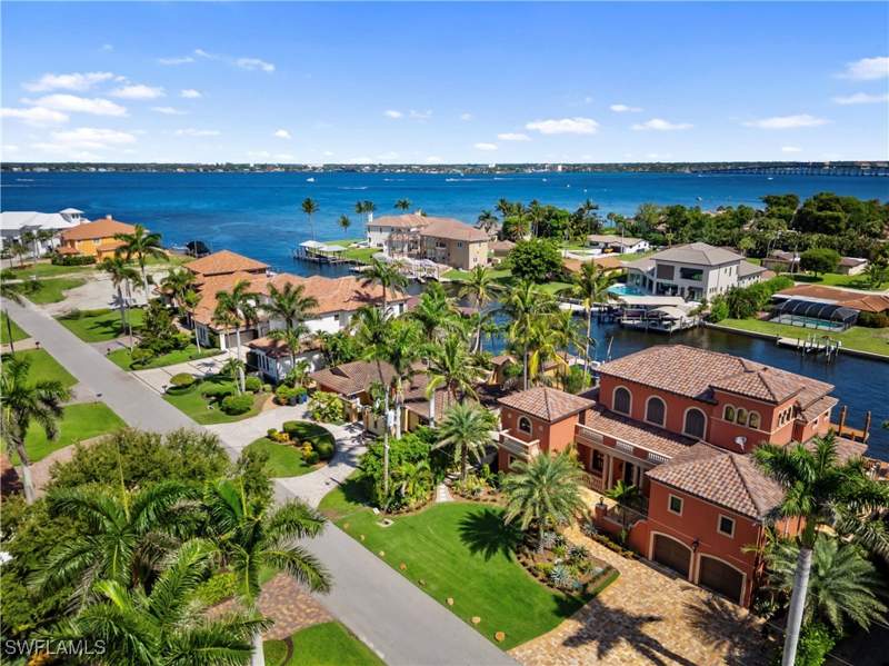 4 bedroom SingleFamilyResidence at 841 Cypress Lake Cir, Town And River, Fort Myers — photo 2