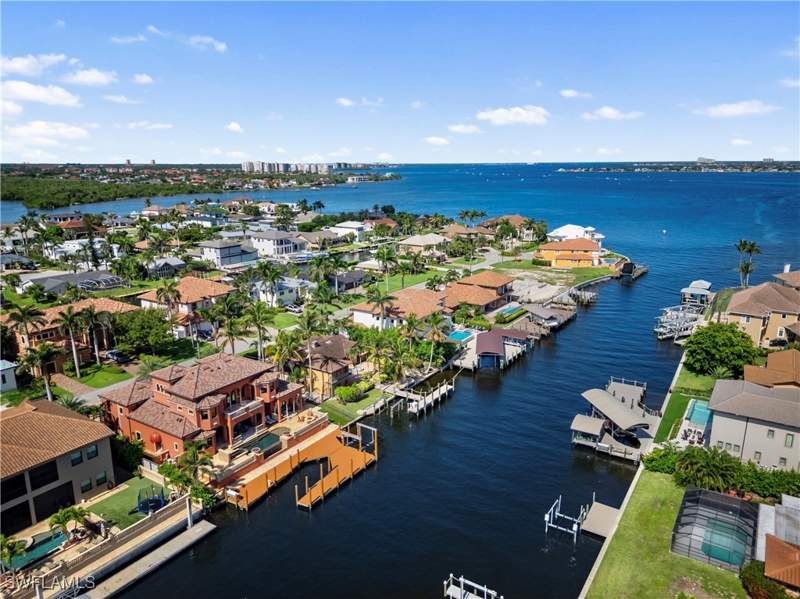 4 bedroom SingleFamilyResidence at 841 Cypress Lake Cir, Town And River, Fort Myers — photo 4