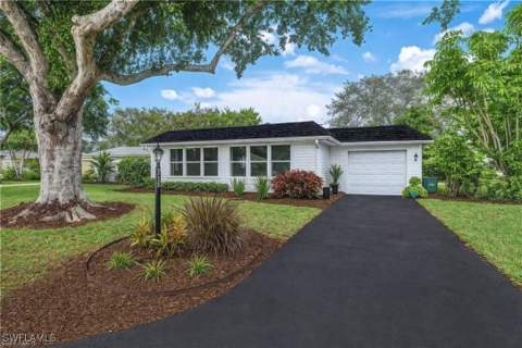 233 Yorkshire Ct, Naples FL - photo 7 of 12