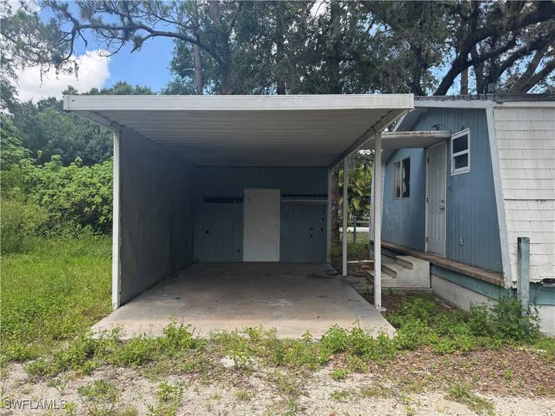 1 bedroom SingleFamilyResidence at 1349 Shawnee Ave, North Labelle, Labelle — photo 4