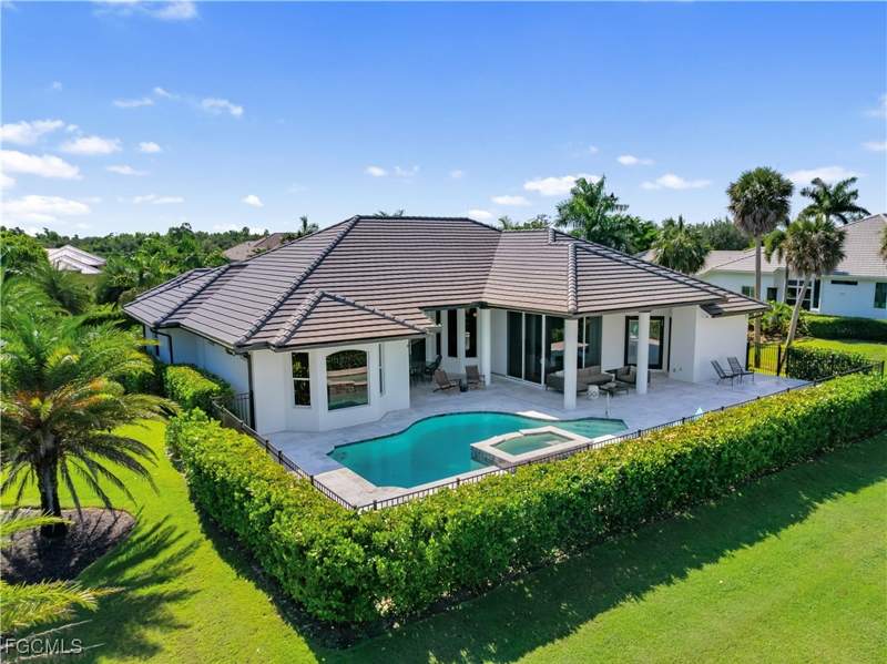 4 bedroom SingleFamilyResidence at 15510 Old Wedgewood Ct, Devonwood, Fort Myers — photo 4