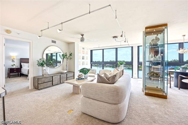 2 bedroom Condominium at 2400 Gulf Shore Blvd N 502, Admiralty Point, Naples — photo 5