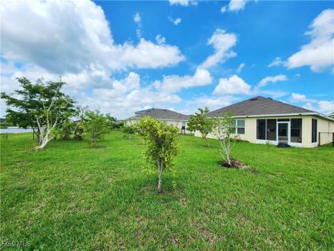 8330 Tortoise Isle Ct, Lehigh Acres FL - photo 12 of 12