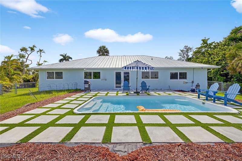 4 bedroom SingleFamilyResidence at 1377 Sand Castle Rd, The Dunes Sanibel Island, Sanibel — photo 4