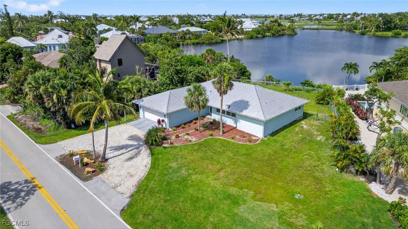 4 bedroom SingleFamilyResidence at 1377 Sand Castle Rd, The Dunes Sanibel Island, Sanibel — photo 5