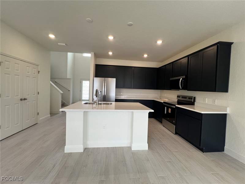 4 bedroom SingleFamilyResidence at 314 NE 23rd Ter, Cape Coral, Cape Coral — photo 3