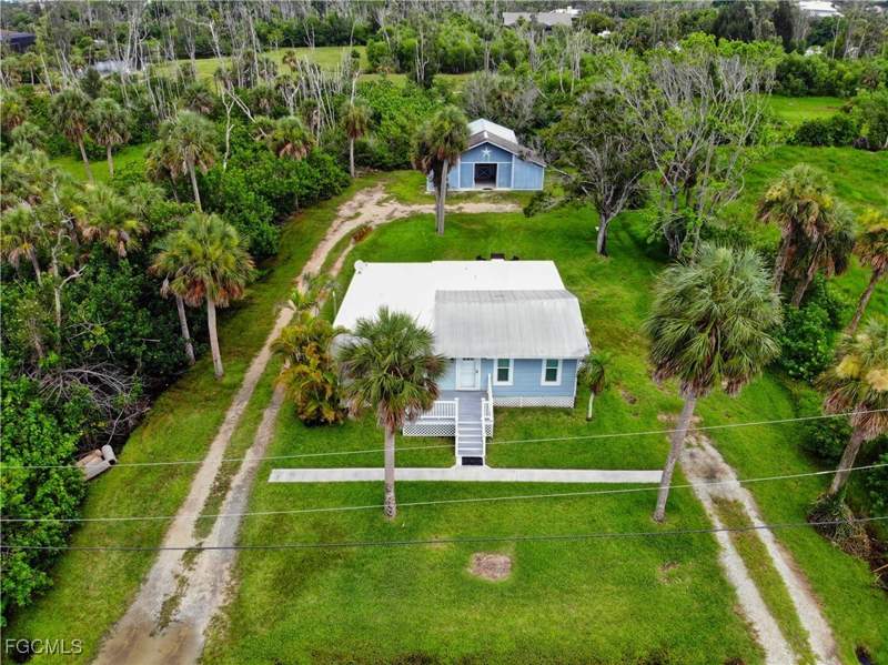 2 bedroom SingleFamilyResidence at 18387 Pioneer Rd, Fort Myers, Fort Myers — photo 2