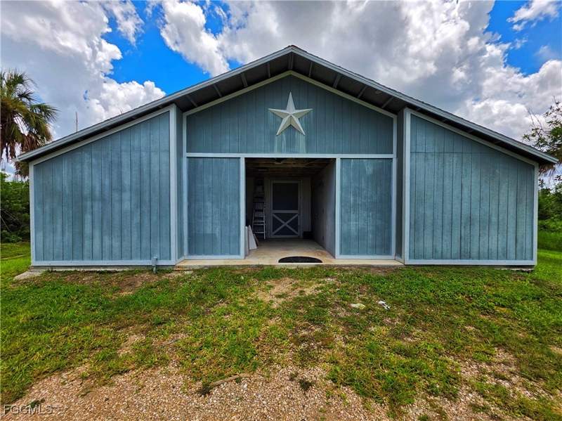 2 bedroom SingleFamilyResidence at 18387 Pioneer Rd, Fort Myers, Fort Myers — photo 3