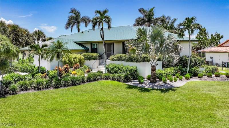 3 bedroom SingleFamilyResidence at 1286 Par View DR, BEACHVIEW COUNTRY CLUB ESTATES, Sanibel — photo 1