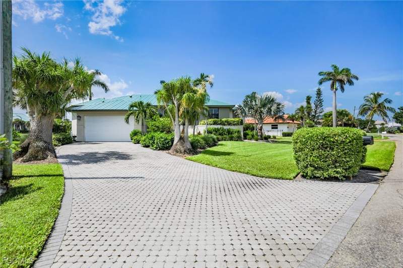 3 bedroom SingleFamilyResidence at 1286 Par View DR, BEACHVIEW COUNTRY CLUB ESTATES, Sanibel — photo 2