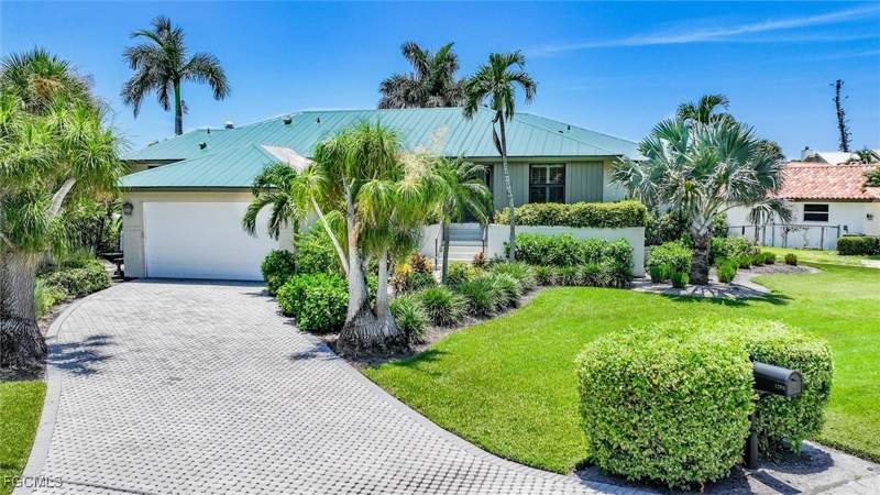 3 bedroom SingleFamilyResidence at 1286 Par View DR, BEACHVIEW COUNTRY CLUB ESTATES, Sanibel — photo 3