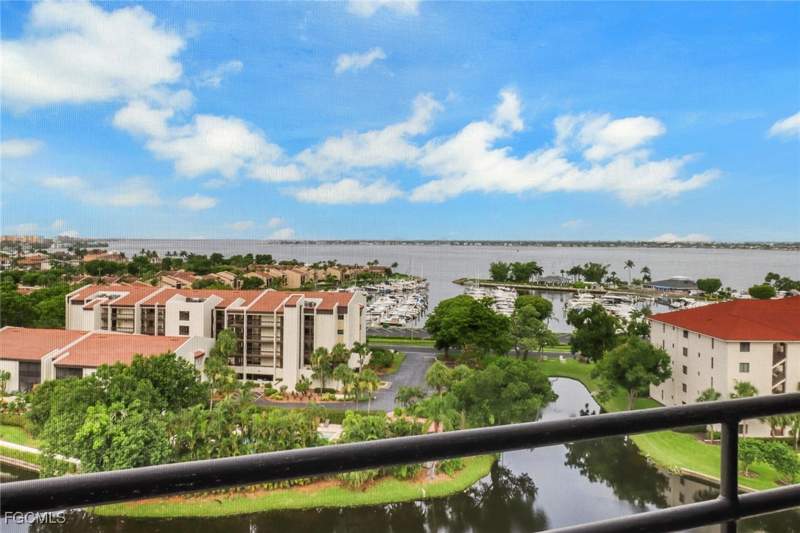 2 bedroom Condominium at 5260 S Landings DR 1005, ARIEL, Fort Myers — photo 1