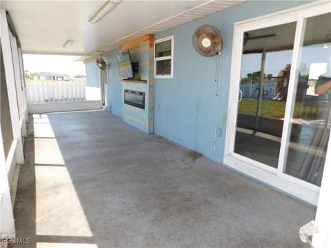 1217 NE 1st Pl, Cape Coral FL - photo 15 of 47