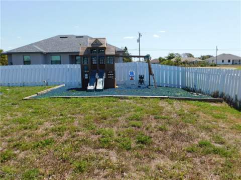1217 NE 1st Pl, Cape Coral FL - photo 19 of 47