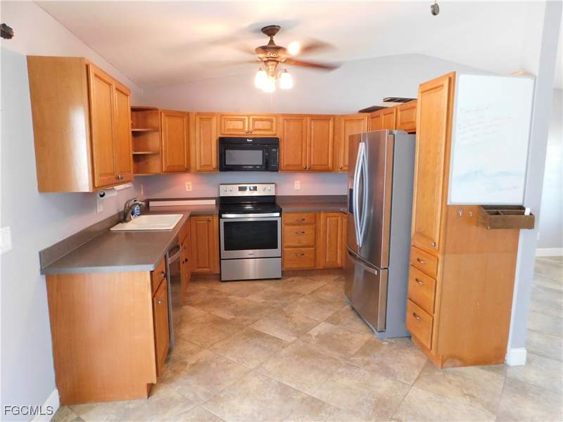 3 bedroom SingleFamilyResidence at 1217 NE 1st Pl, Cape Coral, Cape Coral — photo 2