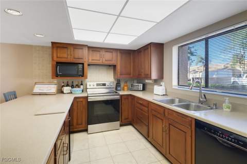 5015 Harbortown Ln 104, Fort Myers FL - photo 13 of 40
