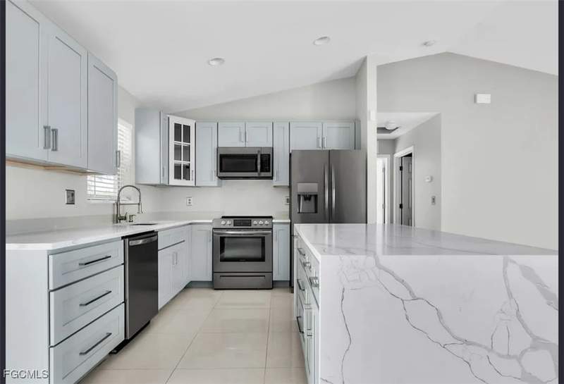 3 bedroom SingleFamilyResidence at 1526 NW 21st Pl, Cape Coral, Cape Coral — photo 4
