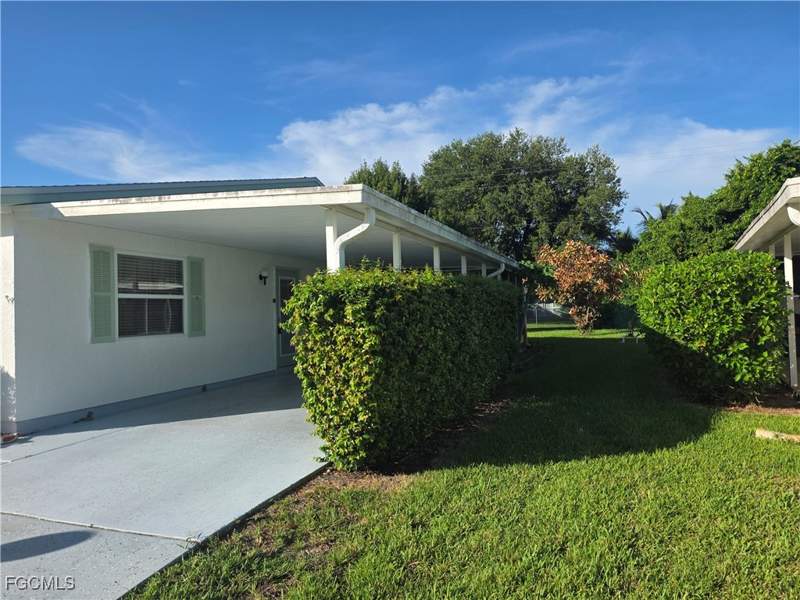 2 bedroom Attached at 52 Heath Aster Ln, Pinewood Condominium, Lehigh Acres — photo 5
