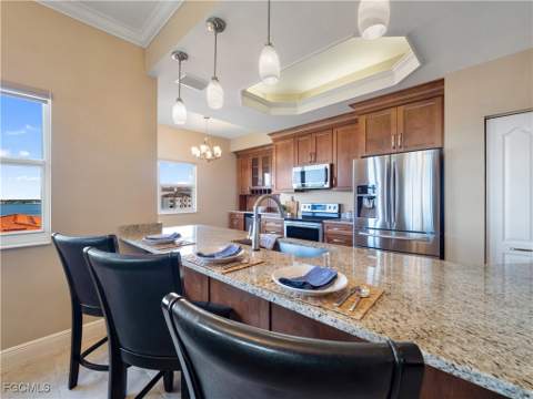 14819 Laguna Dr 703, Fort Myers FL - photo 17 of 47