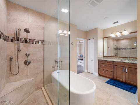 14819 Laguna Dr 703, Fort Myers FL - photo 19 of 47