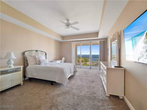 14819 Laguna Dr 703, Fort Myers FL - photo 24 of 47