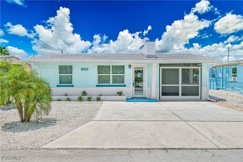 2 bedroom SingleFamilyResidence at 2500 Harbor View Dr, Island Harbors, Matlacha — photo 4