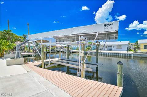 2500 Harbor View Dr, Matlacha FL - photo 6 of 37