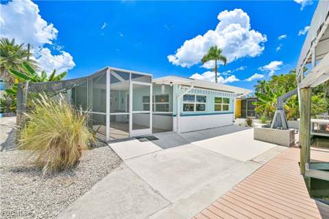 2500 Harbor View Dr, Matlacha FL - photo 7 of 37