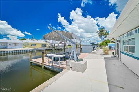 2500 Harbor View Dr, Matlacha FL - photo 8 of 37