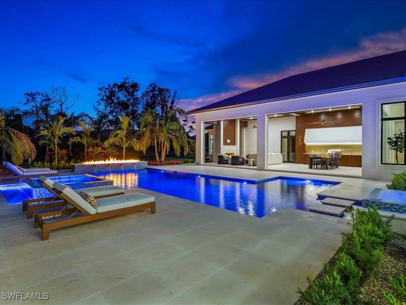 5 bedroom SingleFamilyResidence at 208 Hickory Rd, Pine Ridge, Naples — photo 3