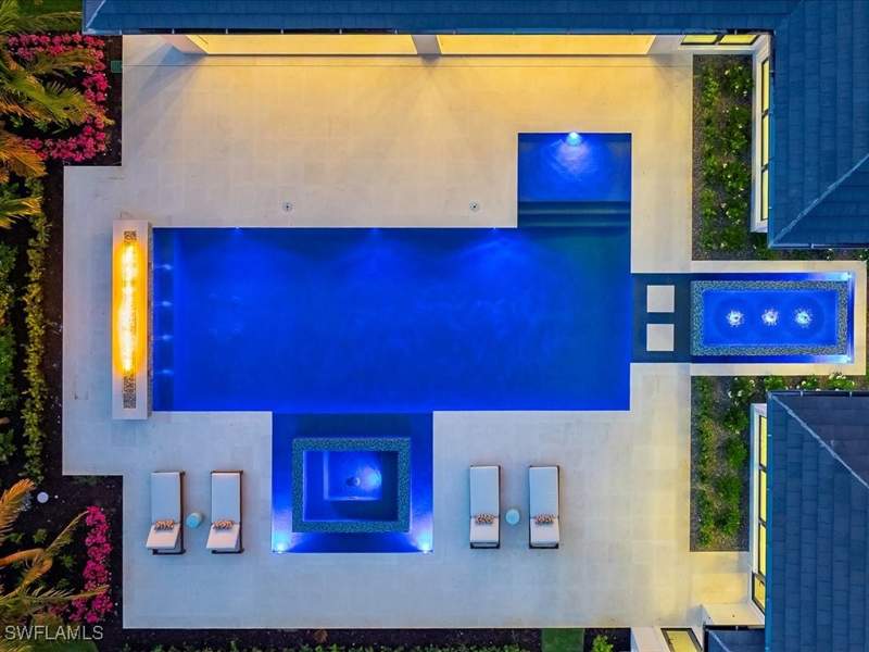 5 bedroom SingleFamilyResidence at 208 Hickory Rd, Pine Ridge, Naples — photo 4
