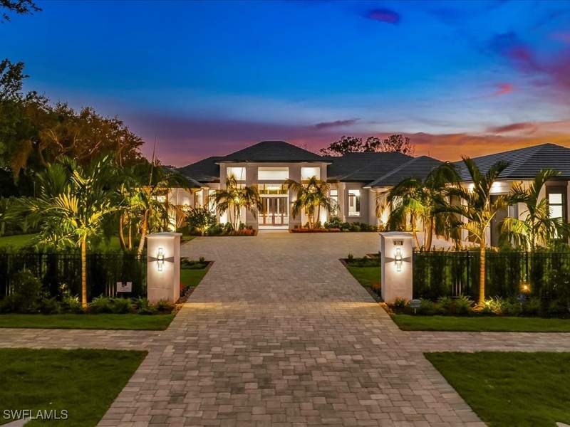 5 bedroom SingleFamilyResidence at 208 Hickory Rd, Pine Ridge, Naples — photo 5