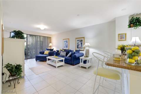 10049 Heather Ln 101, Naples FL - photo 6 of 28