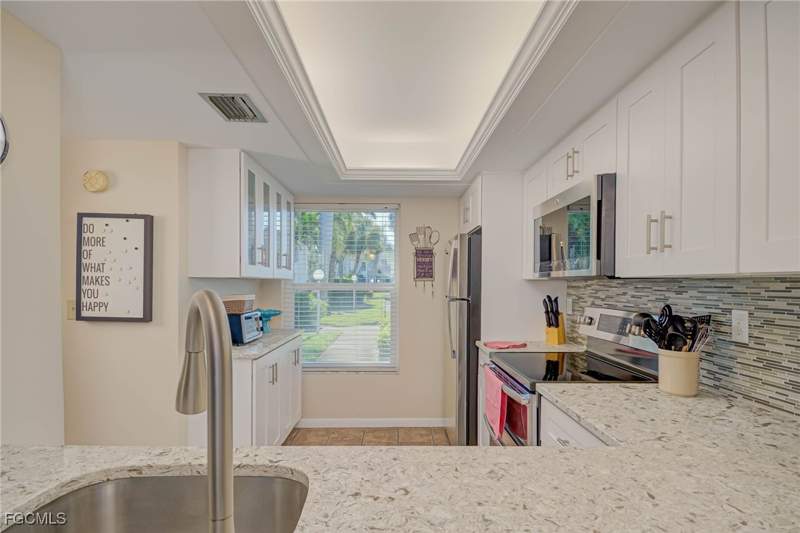 2 bedroom Condominium at 5445 Peppertree Dr 9, Cardinal Cove, Fort Myers — photo 4