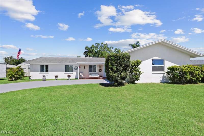 4 bedroom SingleFamilyResidence at 4517 Vinsetta Ave, Waterway Estates, North Fort Myers — photo 2