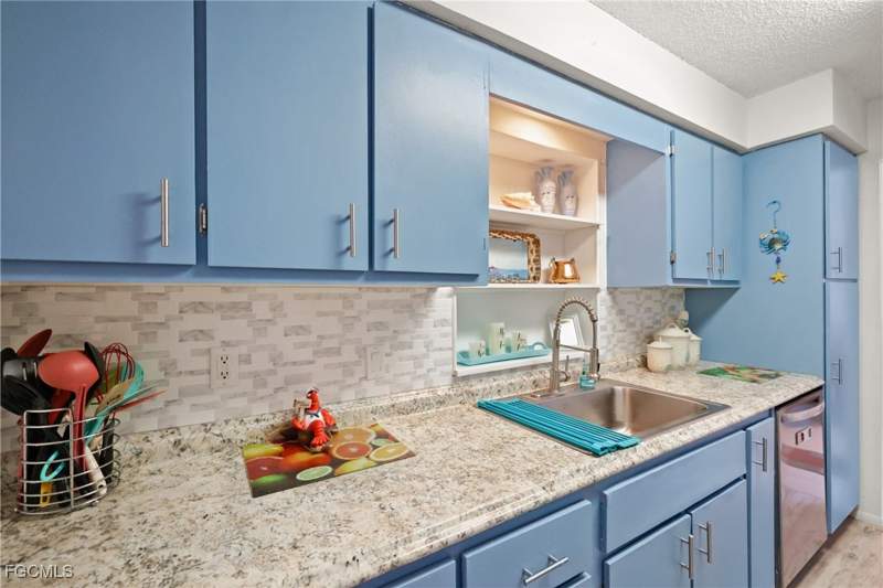 4 bedroom SingleFamilyResidence at 4517 Vinsetta Ave, Waterway Estates, North Fort Myers — photo 4