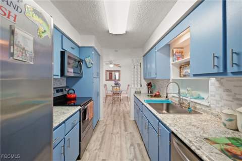 4517 Vinsetta Ave, North Fort Myers FL - photo 7 of 27