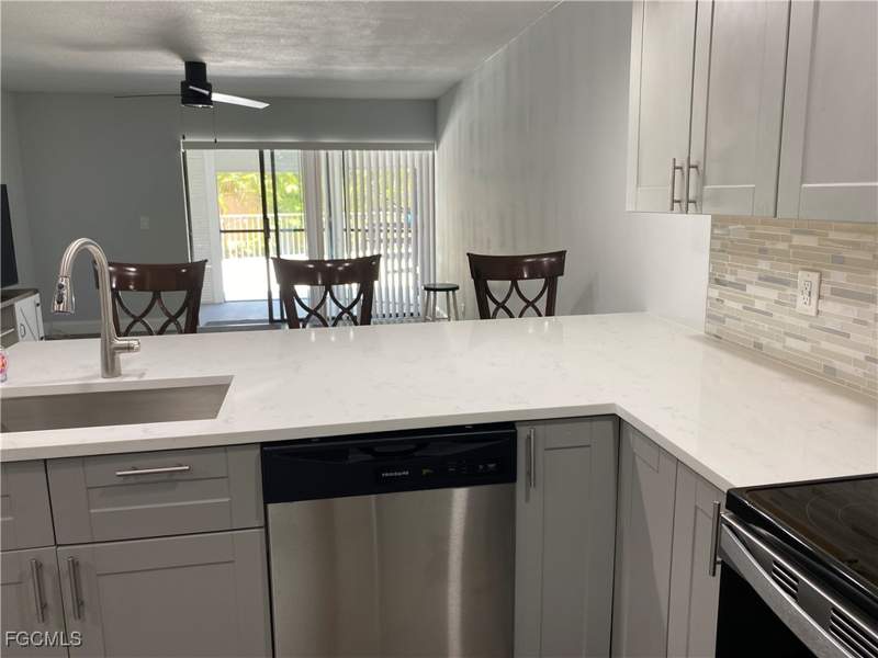 2 bedroom Condominium at 1521 SW 47th Ter 102, Southern Palms, Cape Coral — photo 2