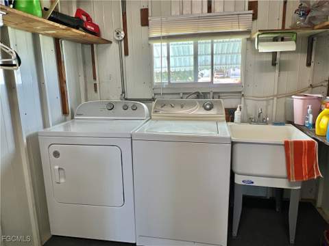 290 Valencia Dr, Fort Myers FL - photo 14 of 15