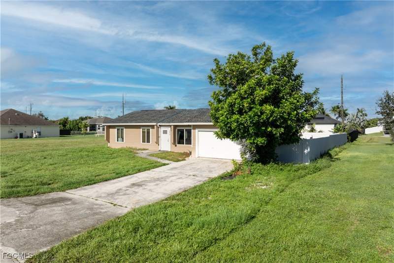 3 bedroom SingleFamilyResidence at 2816 NE 5th Pl, Cape Coral, Cape Coral — photo 2