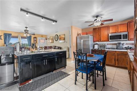 2816 NE 5th Pl, Cape Coral FL - photo 8 of 28