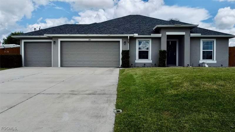 3 bedroom SingleFamilyResidence at 1511 NE 13th St, Cape Coral, Cape Coral — photo 2